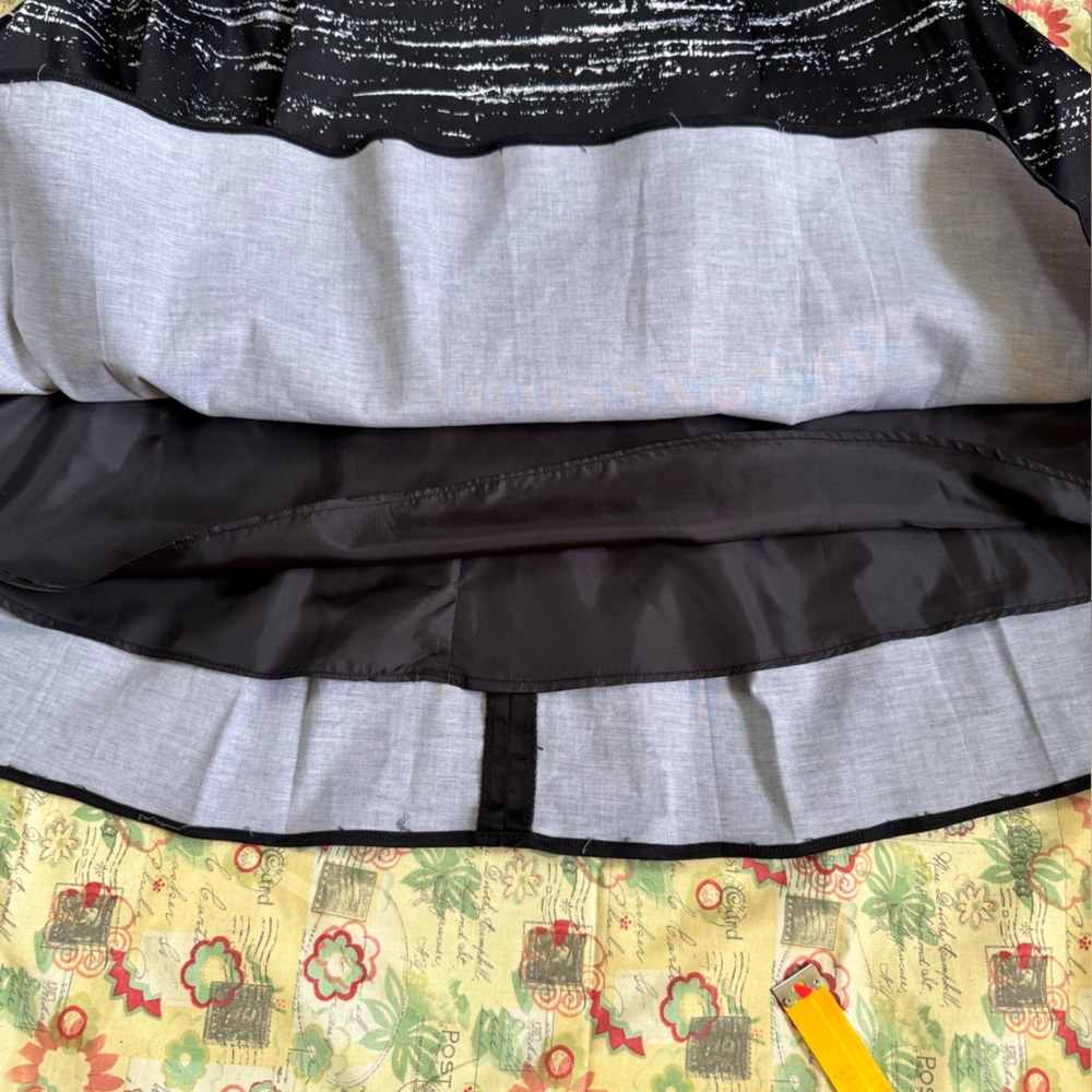 Calvin Klein Strapless Black & White with Pockets - Picture 11 of 16